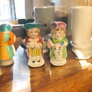 Vintage Colonial Couple Salt & Pepper Shakers